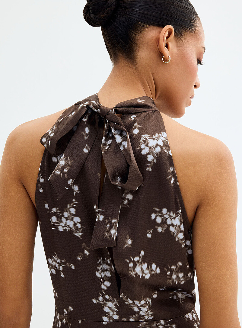 Sams&oslash;e  Sams&oslash;e: La robe licou satin flloral textur&eacute; Rheo Brun &agrave; motifs pour femme