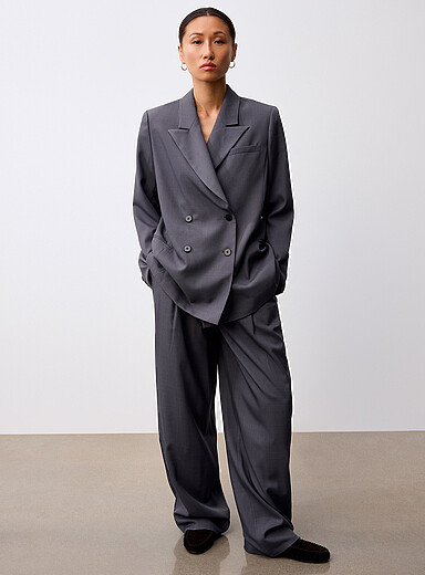 Le pantalon fluide gris &agrave; plis Saharper <b>Coupe : jambe large, taille haute</b>