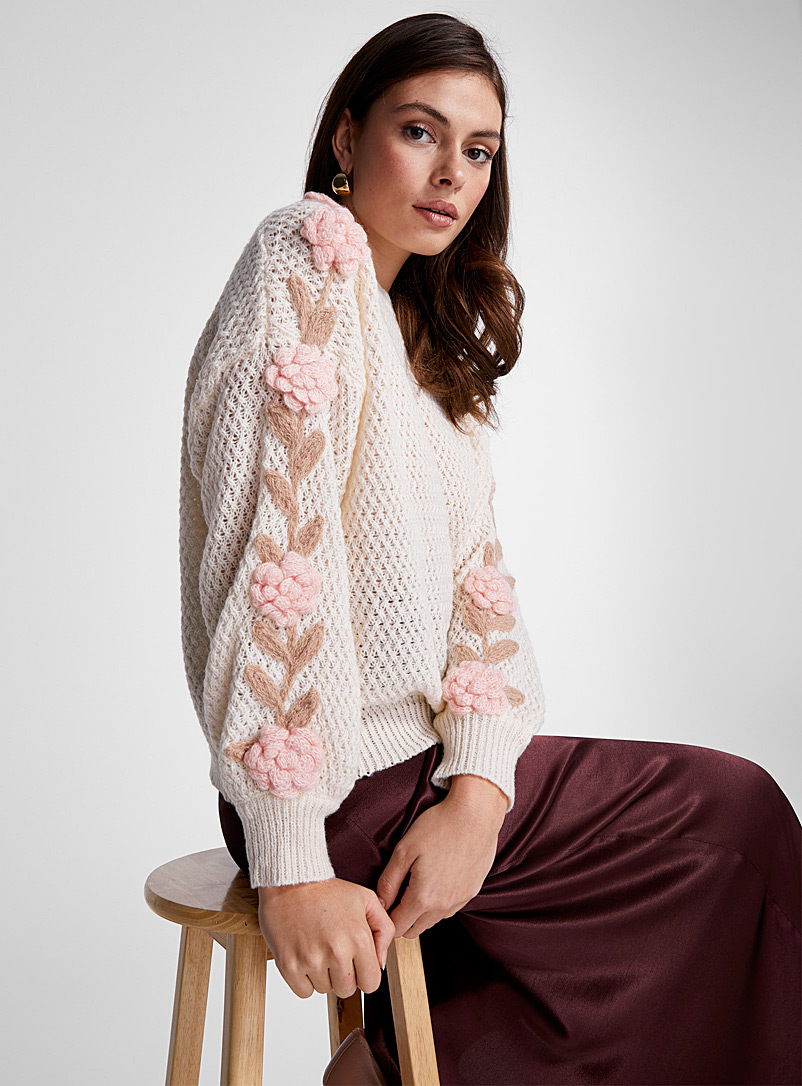 Icône Ivory White Crocheted flowers openwork sweater for women