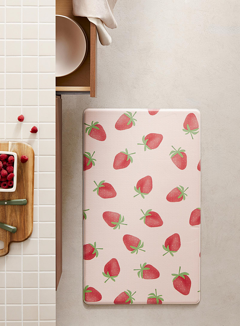 Simons Maison Assorted Small strawberries kitchen mat 46 x 76 cm