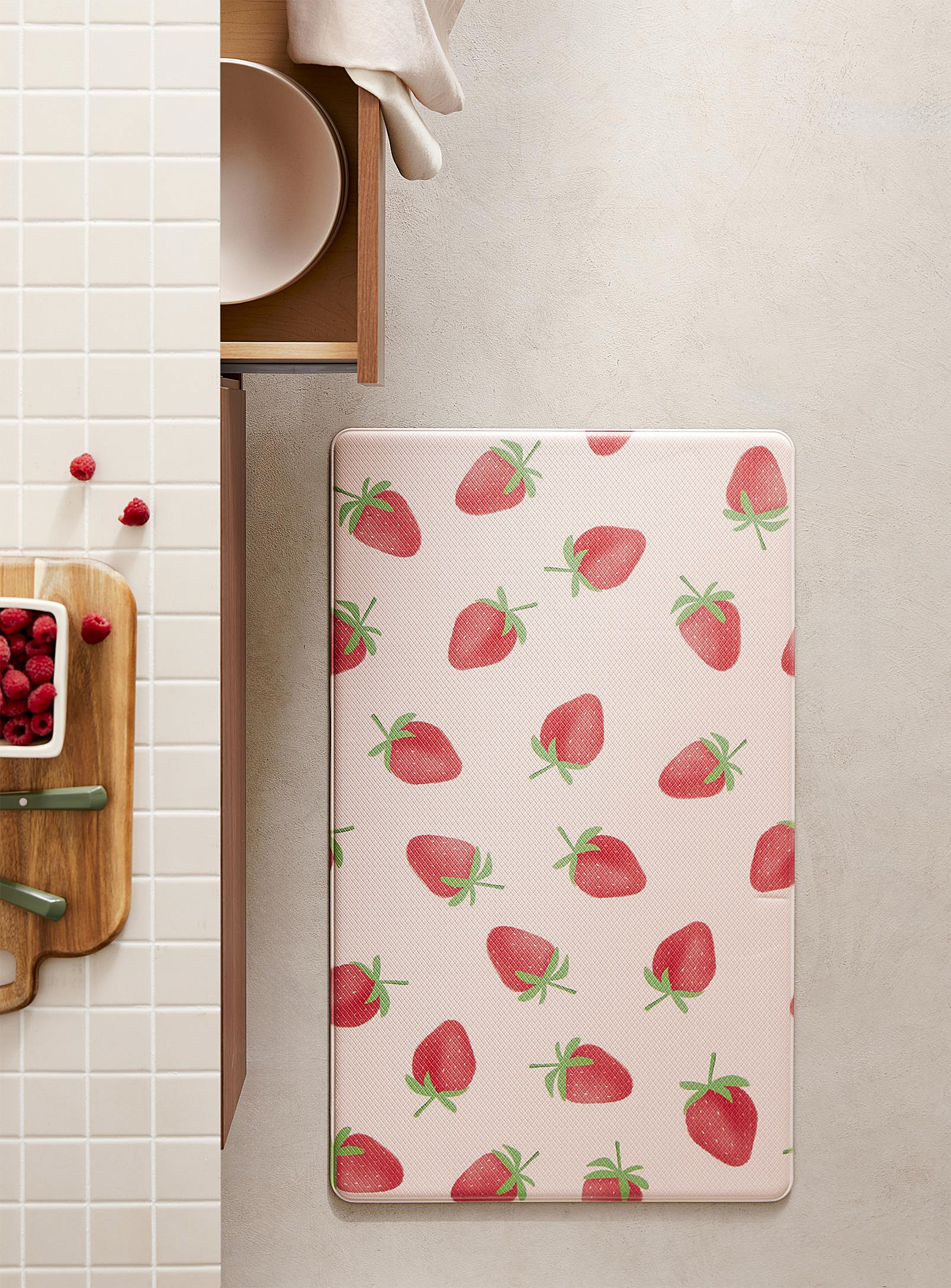 Simons Maison Small Strawberries Kitchen Mat 46 X 76 Cm In Pink