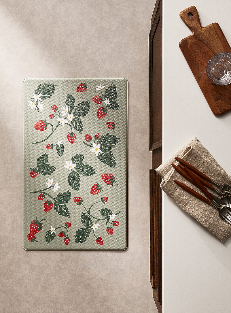 Flowering strawberries kitchen mat 46 x 76 cm product image (primary)