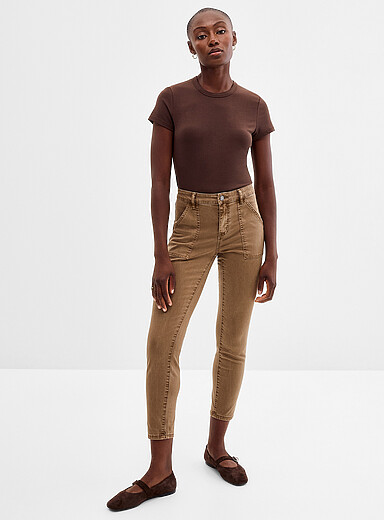 Le jean tr&egrave;s extensible poches plaqu&eacute;es Olivia <b>Coupe : jambe ajust&eacute;e, taille r&eacute;guli&egrave;re</b>