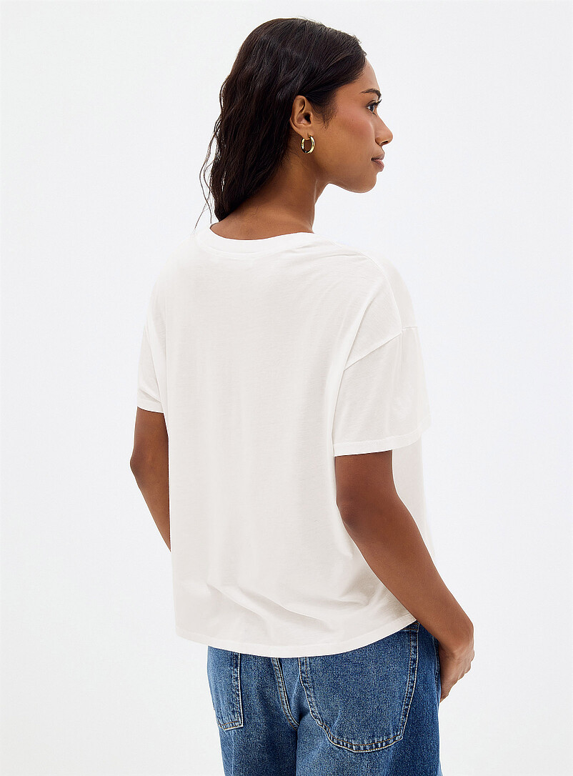 Contemporaine White Flowy solid boxy-fit T-shirt for women