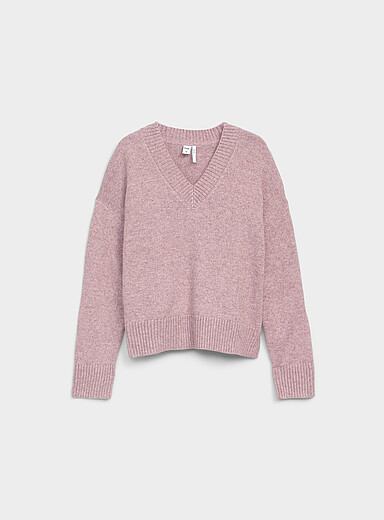Le chandail col V tricot pelucheux