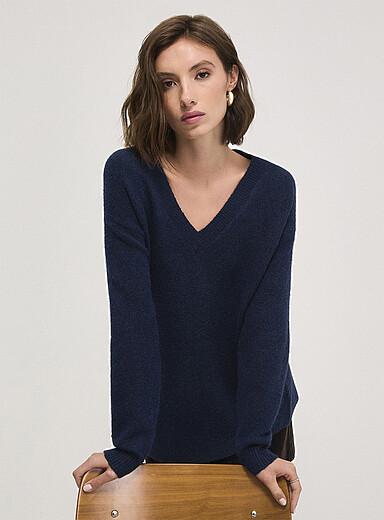Ic&ocirc;ne: Le chandail surdimensionn&eacute; col V touche de laine Bleu marine - Bleu nuit pour femme