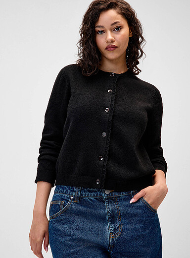 Le cardigan carr&eacute; bordure festonn&eacute;e