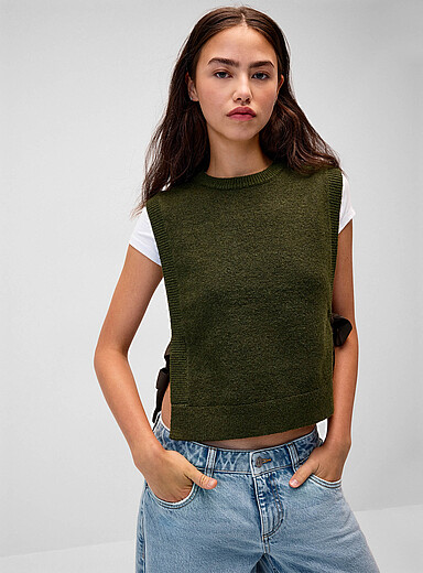 Side ribbons sweater vest