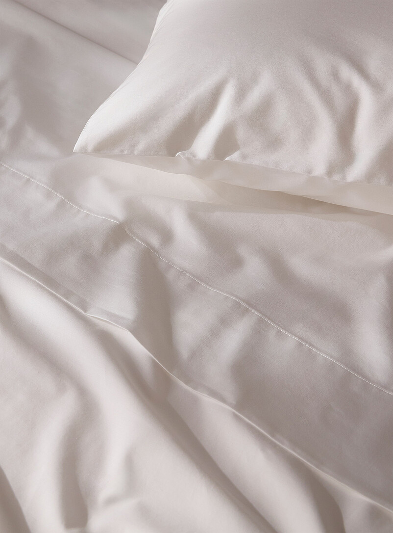 H&ocirc;tels Le Germain White Egyptian cotton and bamboo rayon sheet set 330-thread-count Fits mattresses up to 16 in
