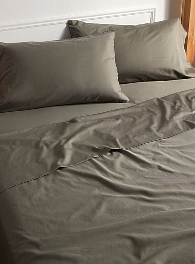 H&ocirc;tels Le Germain Khaki/Sage/Olive Egyptian cotton and bamboo rayon sheet set 330-thread-count Fits mattresses up to 16 in
