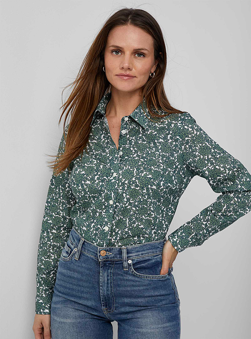 Contemporaine: La chemise soyeuse en fleurs Faite avec un tissu Liberty Vert irlandais - Émeraude pour femme