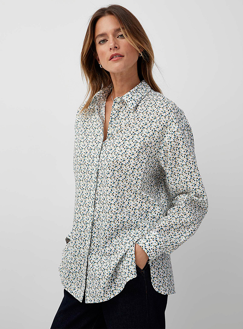 Contemporaine: La chemise surdimensionnée en fleurs Faite avec un tissu Liberty Vert à motifs pour femme