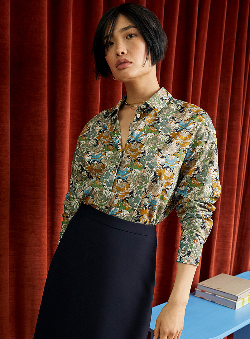 Contemporaine: La chemise surdimensionnée en fleurs Faite avec un tissu Liberty Vert pour femme