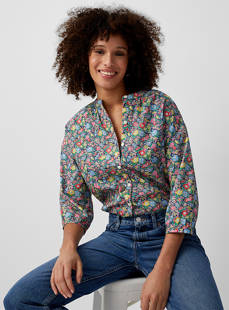 Contemporaine: La chemise manches bouffantes en fleurs Faite avec un tissu Liberty Mauve pour femme