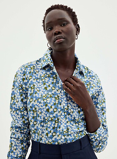 Contemporaine: La chemise en fleurs <b>Faite d'un tissu Liberty Fabric</b> Bleu fonc&eacute; - Indigo pour femme