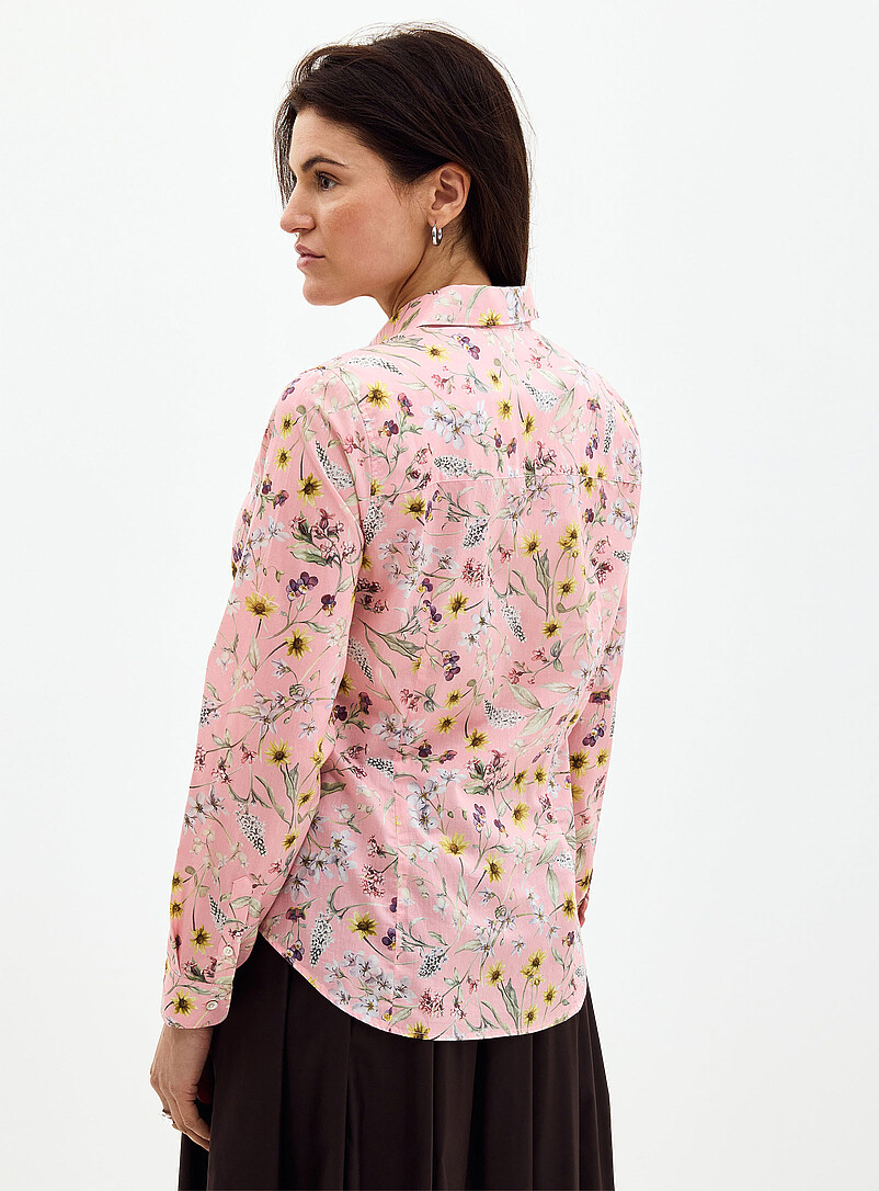 Contemporaine: La chemise en fleurs <b>Faite d'un tissu Liberty Fabric</b> Rose &agrave; motif pour femme