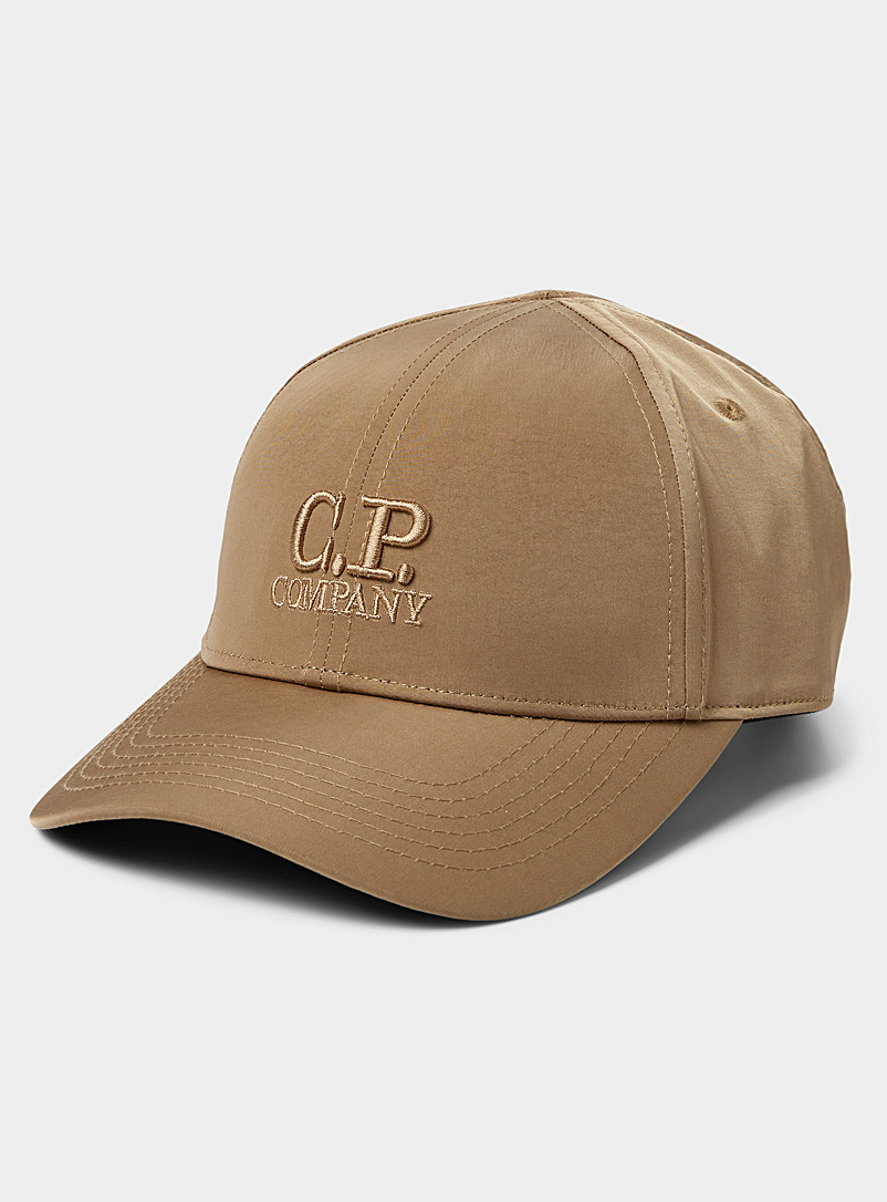 C.P. Company: La casquette logo embossé Beige crème pour homme