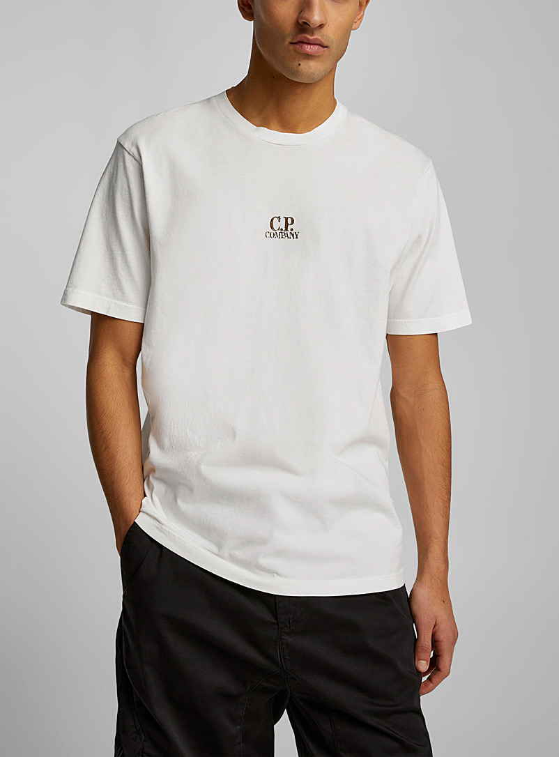 C.P. Company: Le t-shirt signature cartes estampées Blanc pour homme