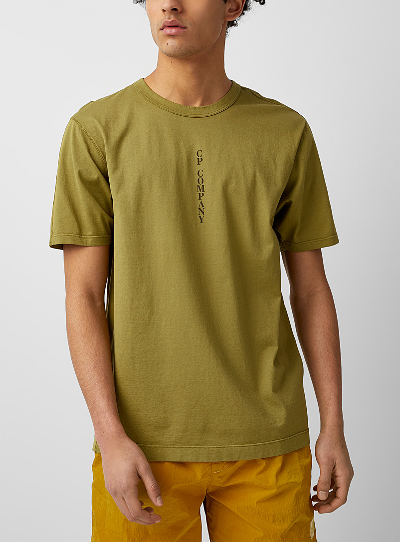 C.P. Company: Le t-shirt logo vertical Vert pour homme