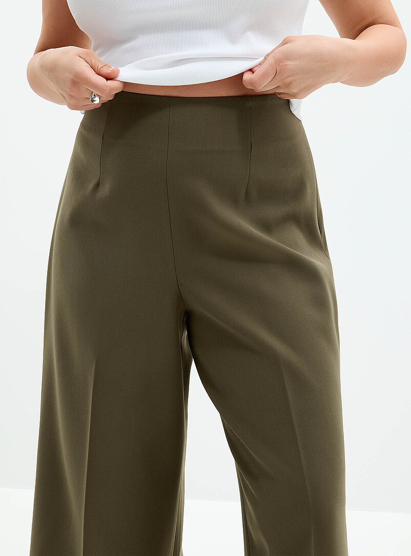 Contemporaine: Le pantalon large court &eacute;pur&eacute; Sauge pour femme