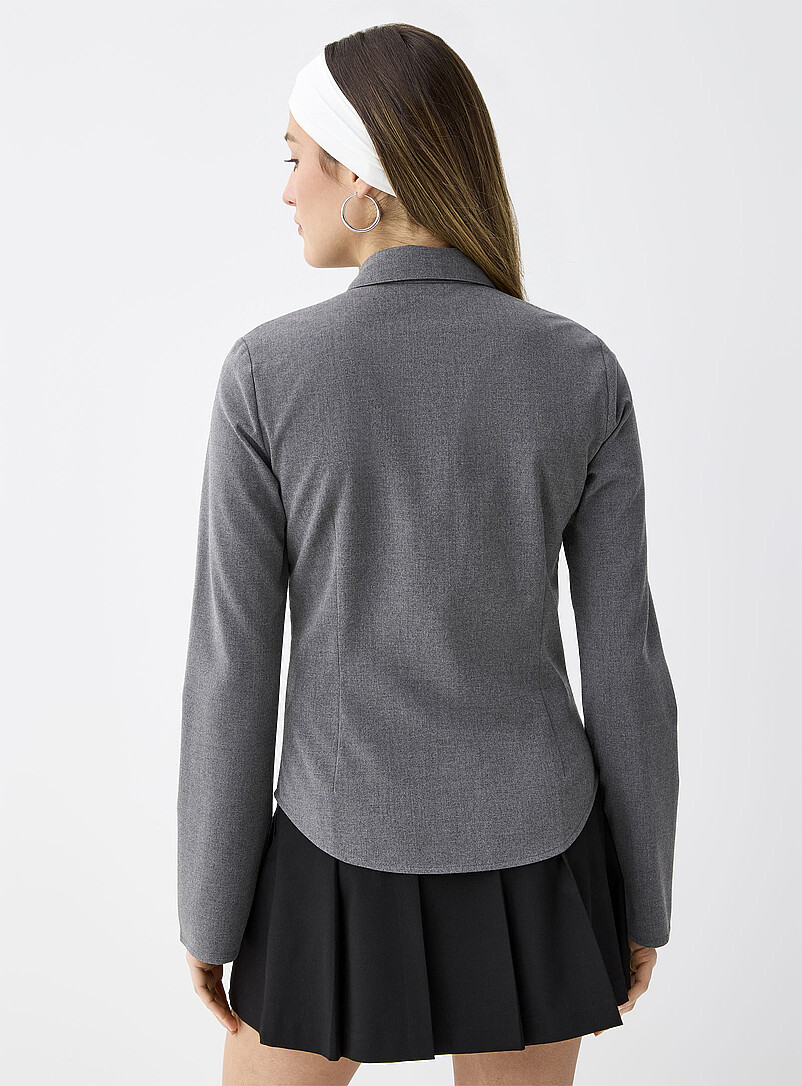 Twik: La chemise ajust&eacute;e cr&ecirc;pe extensible Noir pour femme