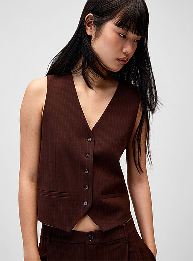 Dressy vest with small buttons