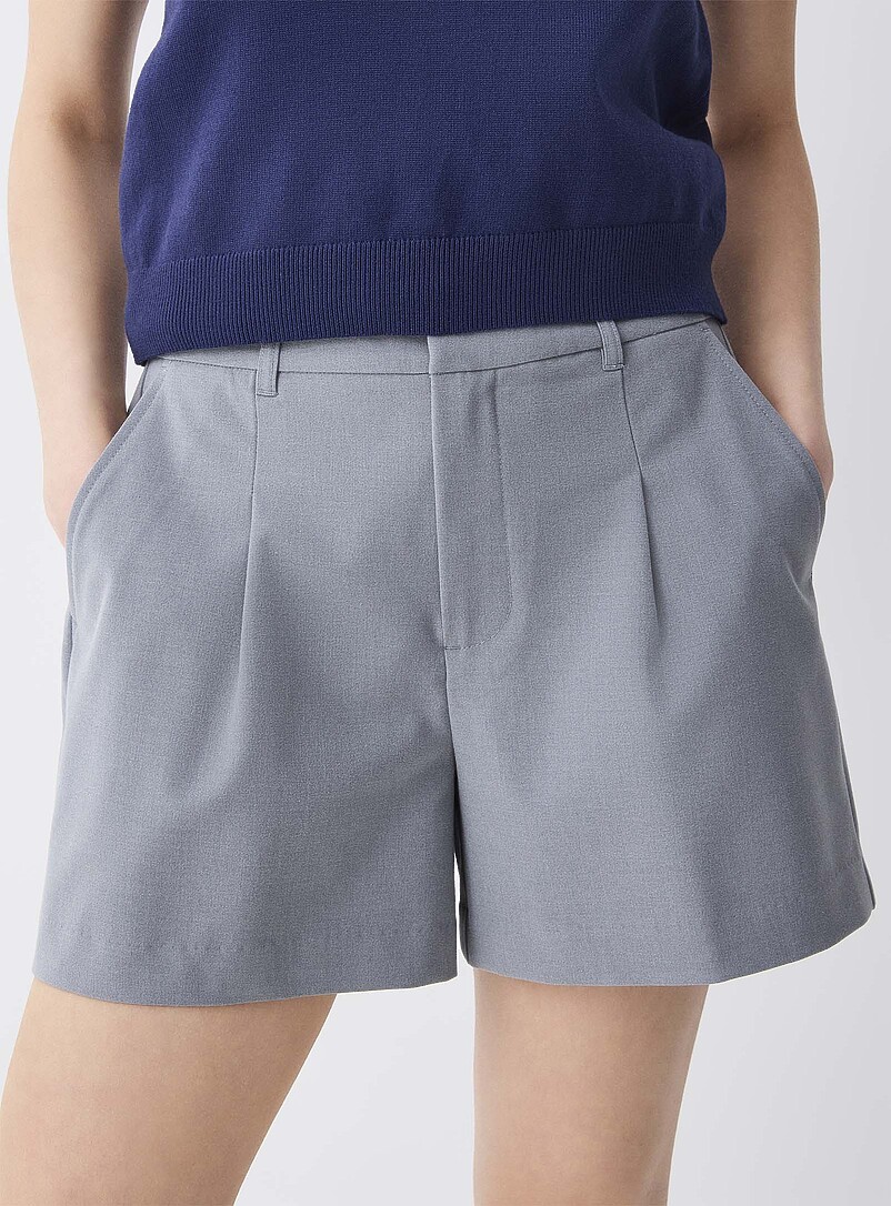 Twik: Le short habill&eacute; &agrave; plis Gris pour femme