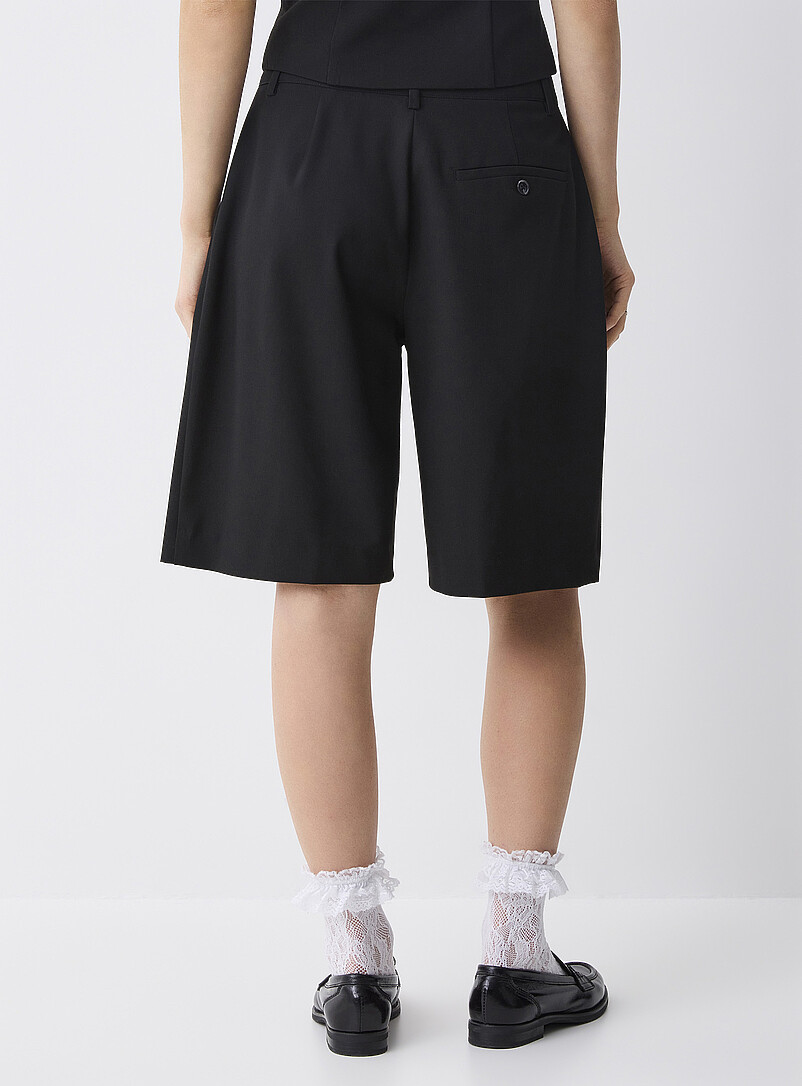 Twik: Le bermuda habill&eacute; ample Noir pour femme