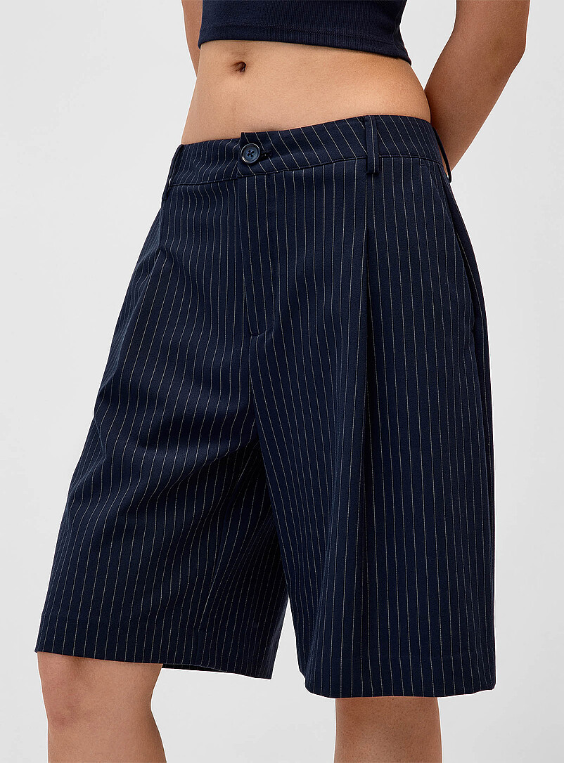 Twik: Le bermuda habill&eacute; ample Noir pour femme