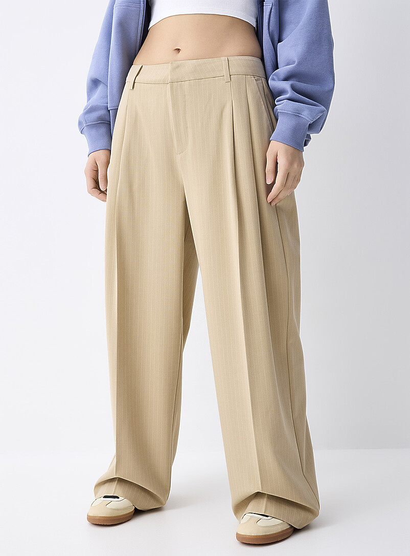 Twik: Le pantalon habill&eacute; baggy <b>Coupe Billie</b> Bleu marine - Bleu nuit pour femme