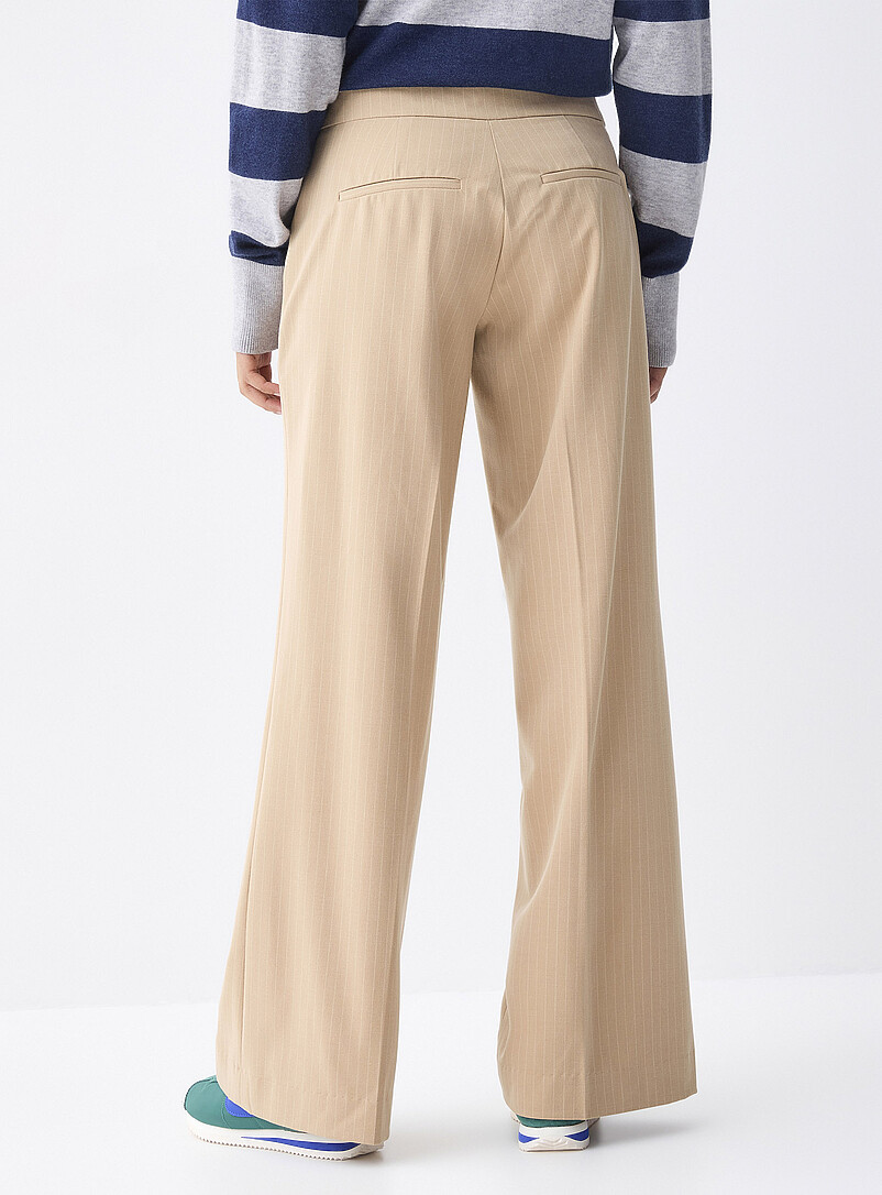 Twik: Le pantalon habill&eacute; large &agrave; plis Noir pour femme