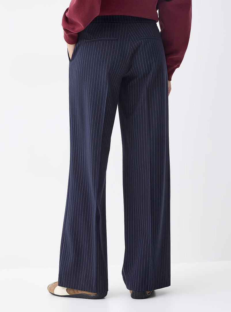 Twik: Le pantalon habill&eacute; large &agrave; plis Noir pour femme