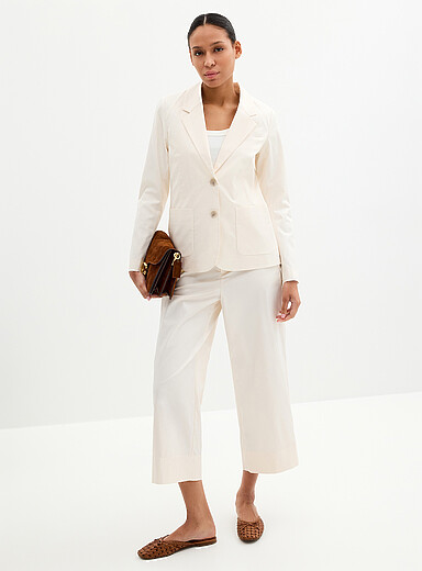 Le pantacourt satin&eacute; extensible <b>Coupe : jambe large, taille haute</b>