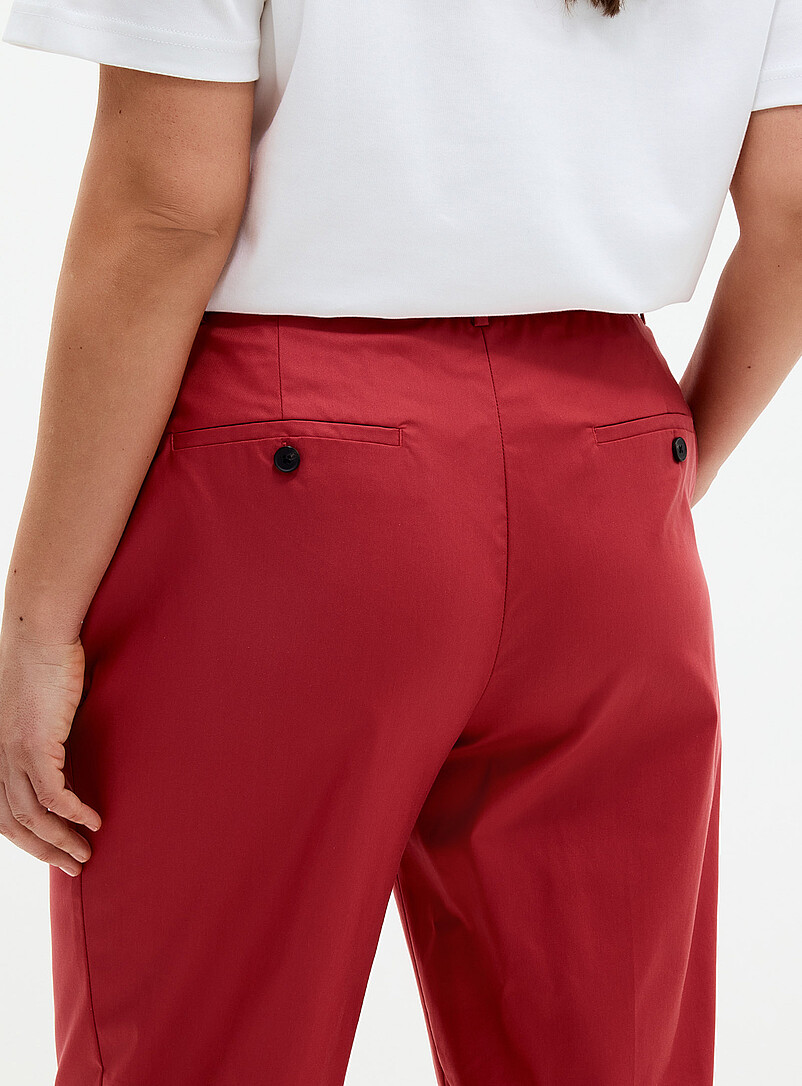 Contemporaine: Le pantalon Universel satin&eacute; extensible <b>Coupe : jambe semi-ajust&eacute;e, taille mi-haute</b> Brun pour femme