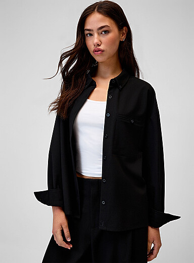 La chemise habill&eacute;e ample poche boutonn&eacute;e