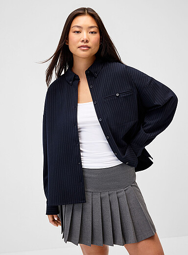 La chemise habill&eacute;e ample poche boutonn&eacute;e