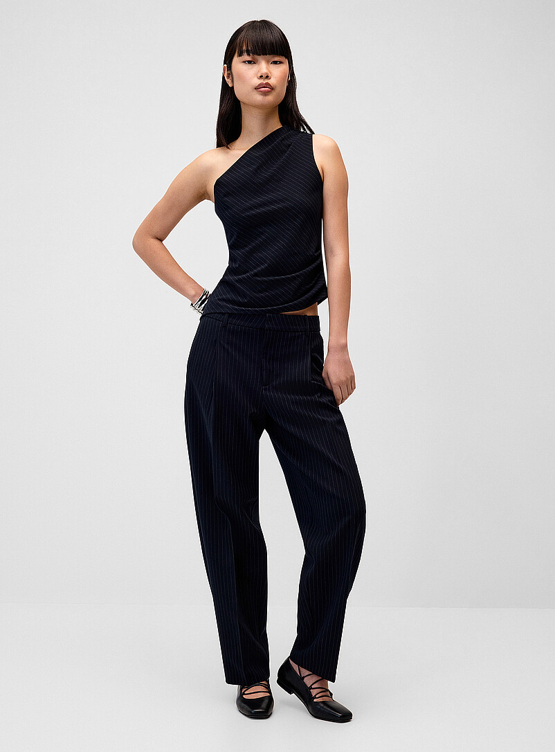 Twik: La camisole habill&eacute;e col asym&eacute;trique Bleu marine - Bleu nuit pour femme