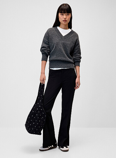Le pantalon habill&eacute; semi-&eacute;vas&eacute; taille basse <b>Coupe Olivia</b>