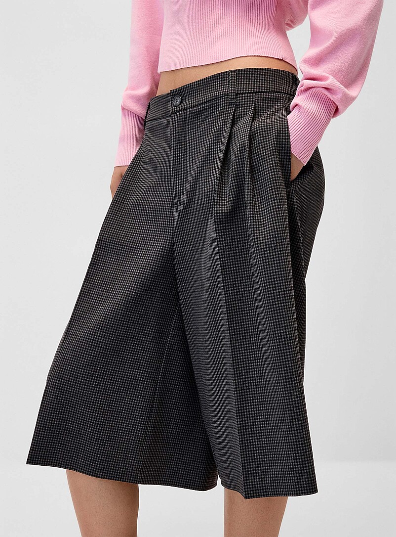 Twik: Le bermuda habill&eacute; double plis Brun &agrave; motifs pour femme