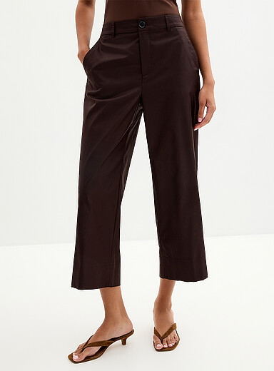 Le pantacourt satin&eacute; extensible <b>Coupe : jambe large, taille haute</b>