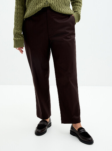 Le pantalon Universel satin&eacute; extensible <b>Coupe : jambe semi-ajust&eacute;e, taille mi-haute</b>