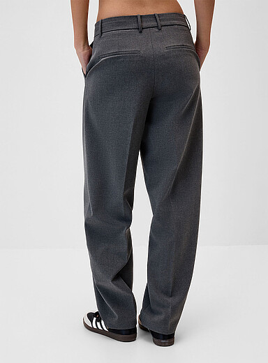 Pleated high-waist wide-leg dress pant <b>Lola fit</b>