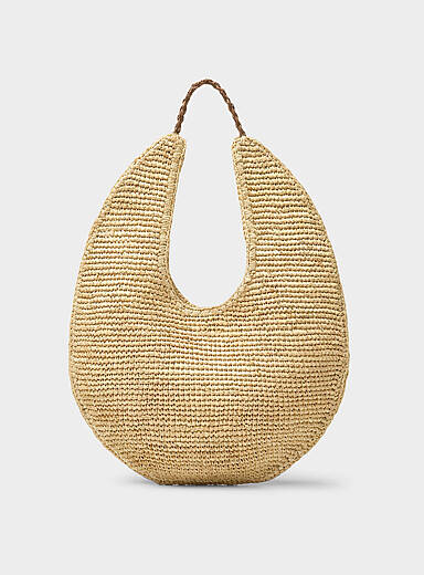 Le sac besace raphia tress&eacute; anse contraste