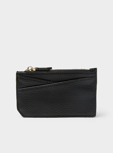 Angular-pocket pebbled card holder