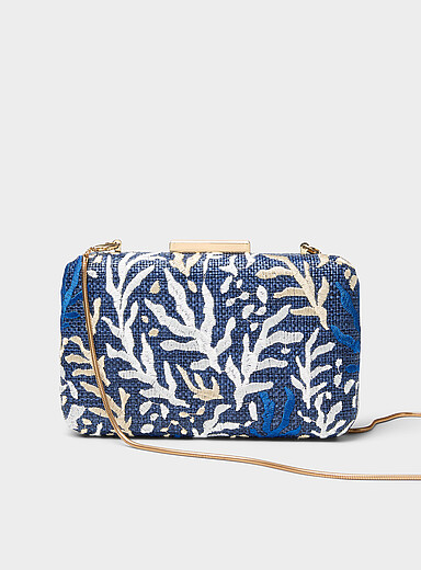 Embroidered seaweed straw-like minaudi&egrave;re