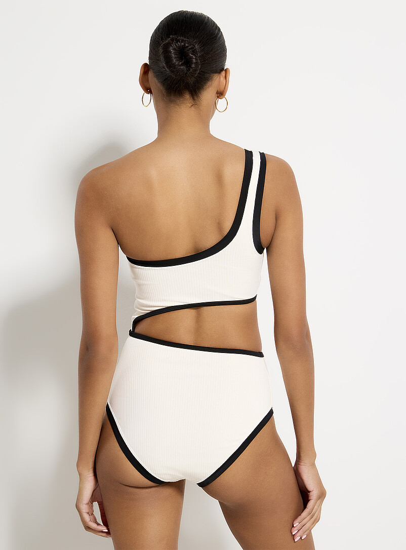 Simons: Le une-pi&egrave;ce ajour asym&eacute;trique c&ocirc;tel&eacute; Blanc cass&eacute; pour femme