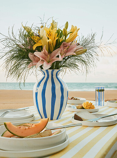 Le vase rayures parasol bleues