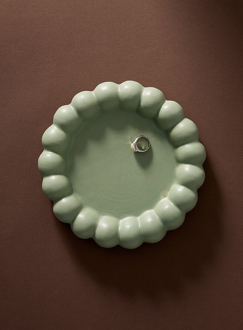 Embossed Edge Round Tray