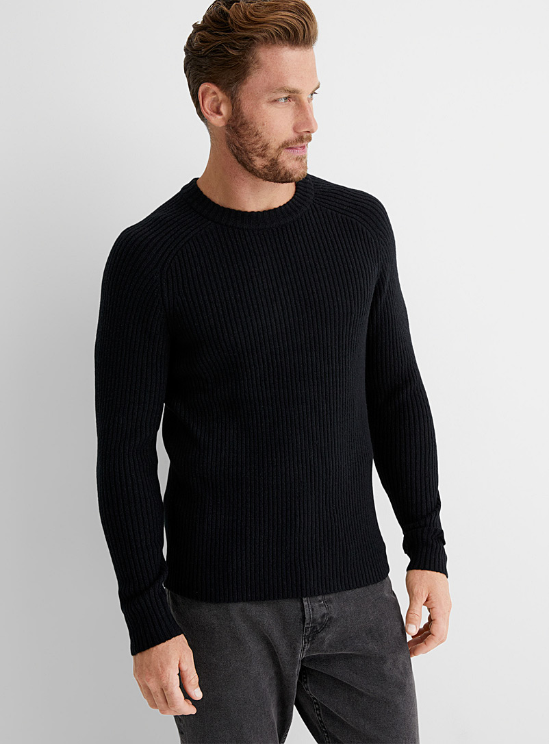 https://imagescdn.simons.ca/images/15233-207040-1-A1_2/soft-ribbed-sweater.jpg?__=31