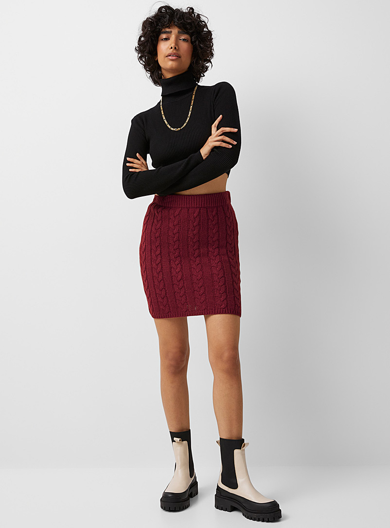 Twik: La jupe ajustée tricot câbles Rouge foncé-vin-rubis pour femme